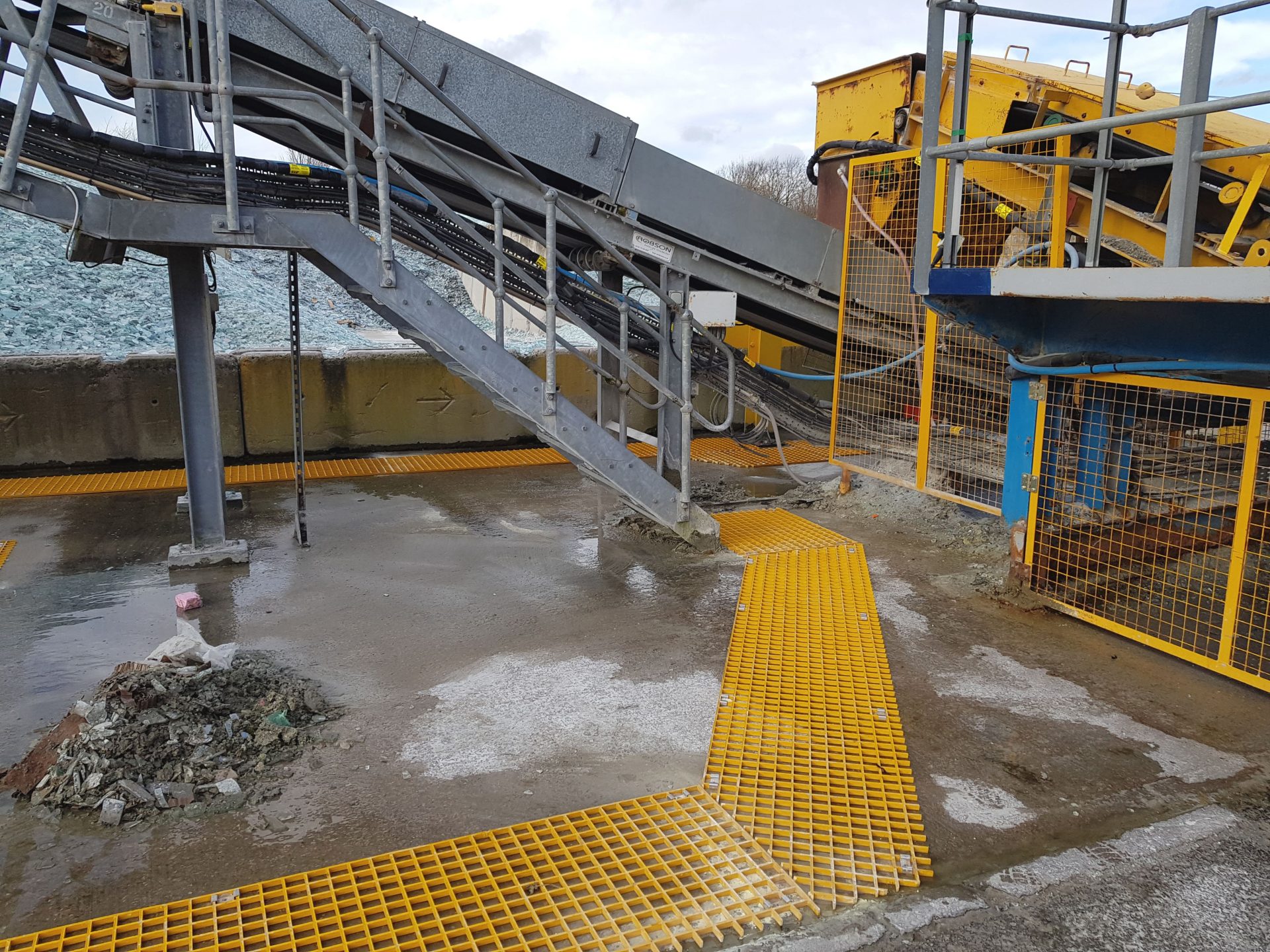 GRP non-slip grating raised walkway floor and ramp