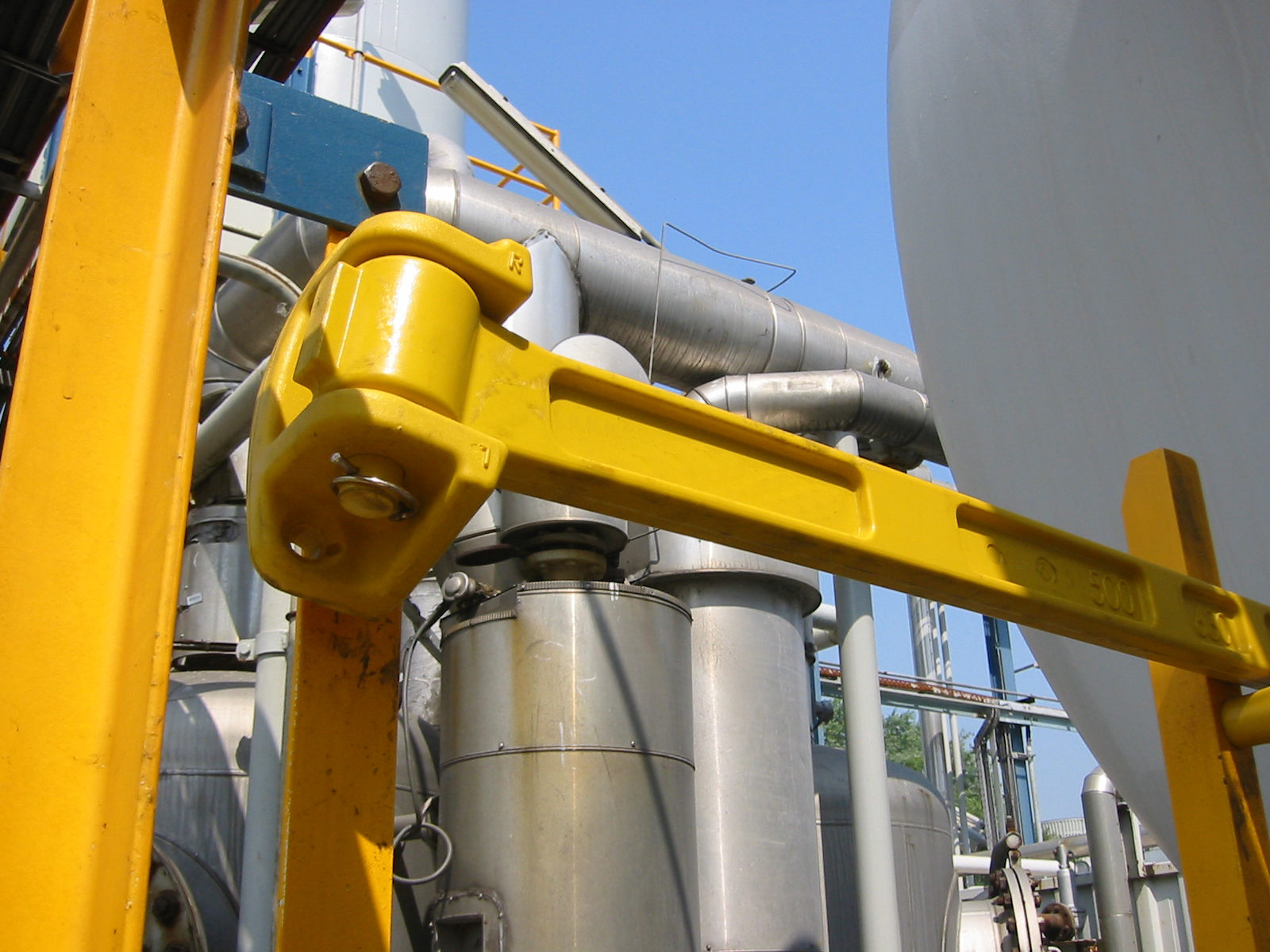 single bar gravity type safety gate